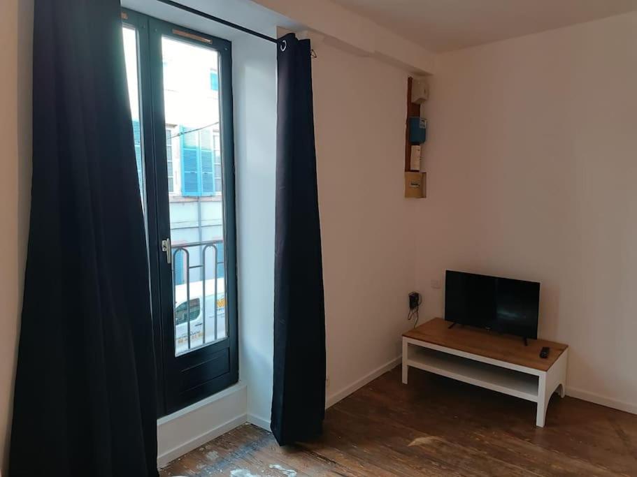 La Garconniere De Gege Apartment Tournus Exterior photo